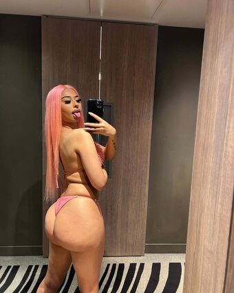 26Hadjar Fotografii Nud Scurse OnlyFans 4