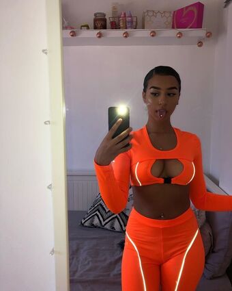 26Hadjar Fotografii Nud Scurse OnlyFans 7
