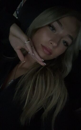 Addy B Fotografii Nud Scurse OnlyFans 24