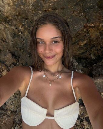 Aina Simon Fotografii Nud Scurse OnlyFans 3