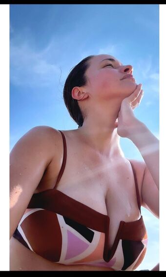 Alexis Knapp