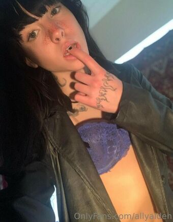 Allyaldenn Fotografii Nud Scurse OnlyFans 4