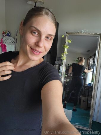 ambersopeachy Fotografii Nud Scurse OnlyFans 3