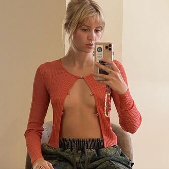 Angèle Fotografii Nud Scurse OnlyFans 20