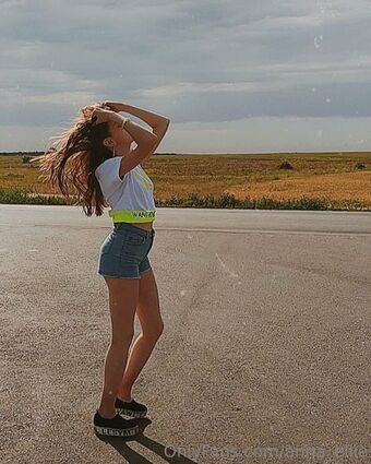 anna_ellie