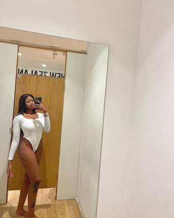 Antoinette Fotografii Nud Scurse OnlyFans 10