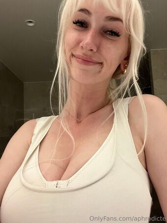Aphrodicte Fotografii Nud Scurse OnlyFans 19