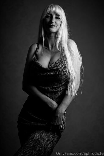 Aphrodicte Fotografii Nud Scurse OnlyFans 26