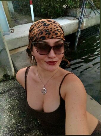 Aziixaa Fotografii Nud Scurse OnlyFans 29