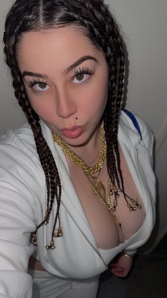 b.ae Fotografii Nud Scurse OnlyFans 25