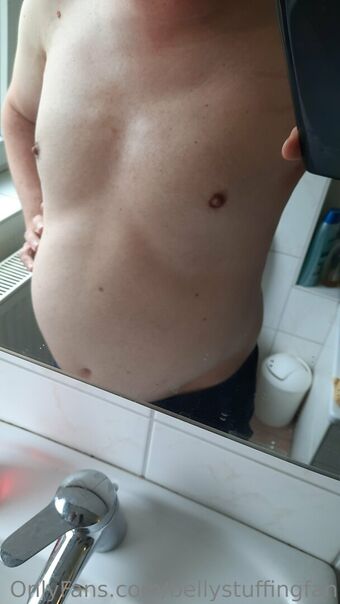 bellystuffingfan Fotografii Nud Scurse OnlyFans 34