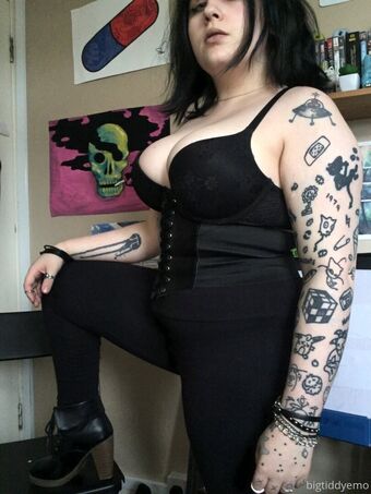 bigtiddyemo Fotografii Nud Scurse OnlyFans 7