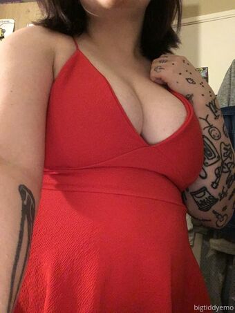 bigtiddyemo Fotografii Nud Scurse OnlyFans 18