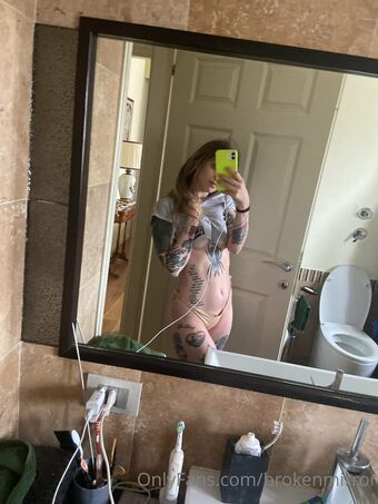 Brokenmirror._ Fotografii Nud Scurse OnlyFans 35