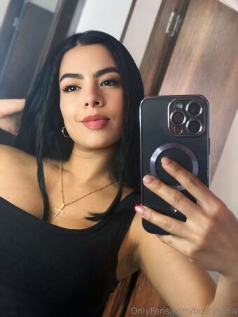 bustysofia