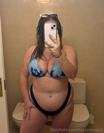 bustystudent Fotografii Nud Scurse OnlyFans 10