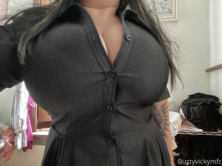 bustyvicky38