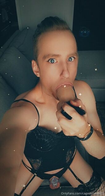 cagedsissy2020 Fotografii Nud Scurse OnlyFans 13