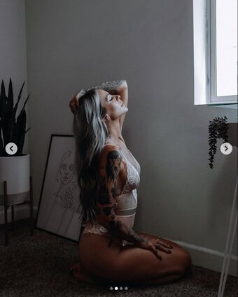 Caity Babs Fotografii Nud Scurse OnlyFans 12