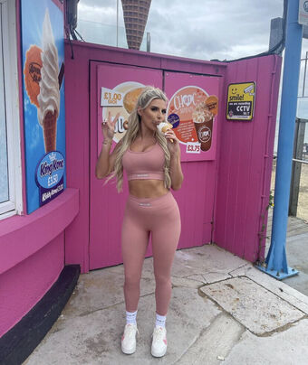Chloe Burrows