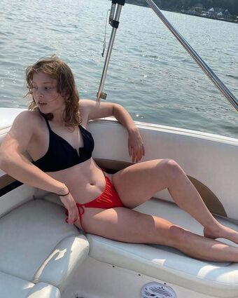 Clara Mitchell Fotografii Nud Scurse OnlyFans 4