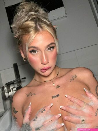 consagra Fotografii Nud Scurse OnlyFans 11