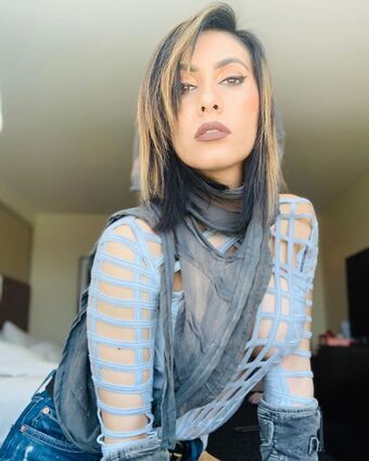 Cristina Vee Valenzuela