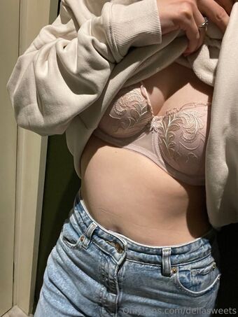 dellasweet Fotografii Nud Scurse OnlyFans 60