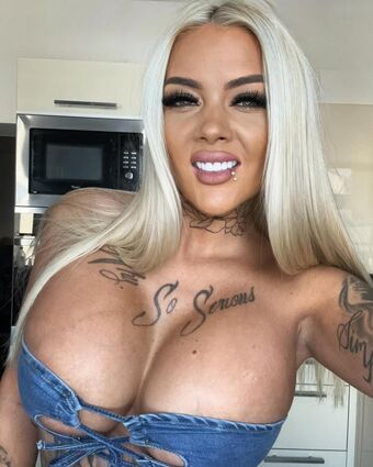 Deminecka Fotografii Nud Scurse OnlyFans 45