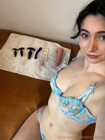 divinehips Fotografii Nud Scurse OnlyFans 24