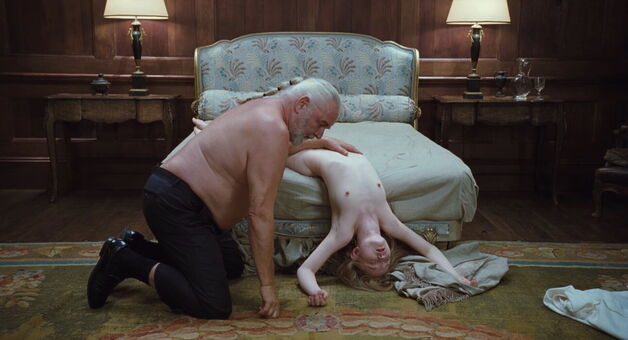Emily Browning Fotografii Nud Scurse OnlyFans 78