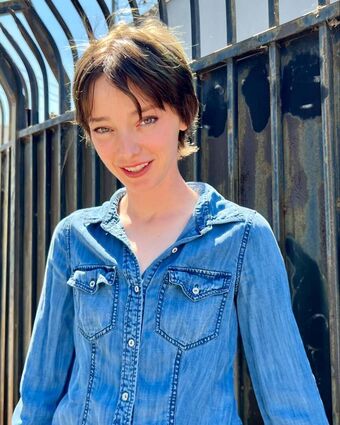 Emma Dumont