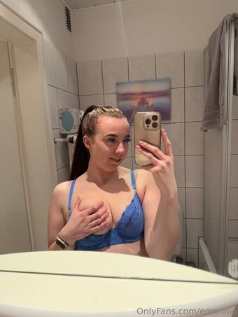 emmilou Fotografii Nud Scurse OnlyFans 12