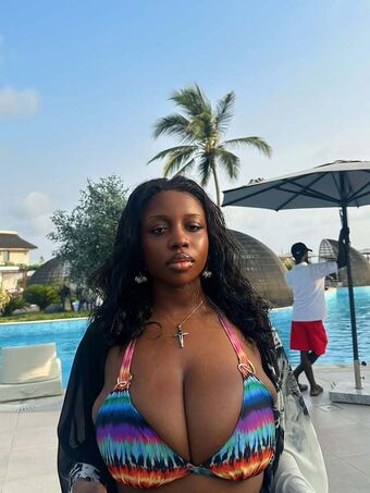 Erimegar Fotografii Nud Scurse OnlyFans 17