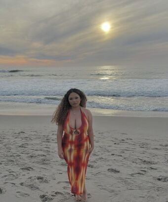 Esmerai Fotografii Nud Scurse OnlyFans 3