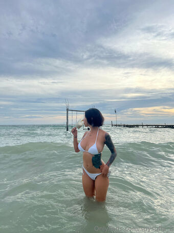 essof Fotografii Nud Scurse OnlyFans 25