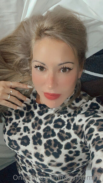 foxymom77 Fotografii Nud Scurse OnlyFans 2