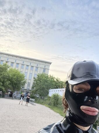 Gummipuppet Fotografii Nud Scurse OnlyFans 9