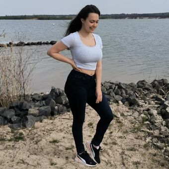 helloani Fotografii Nud Scurse OnlyFans 6