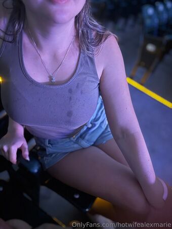 hotwifealexmarie Fotografii Nud Scurse OnlyFans 7
