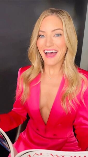 iJustine Fotografii Nud Scurse OnlyFans 102