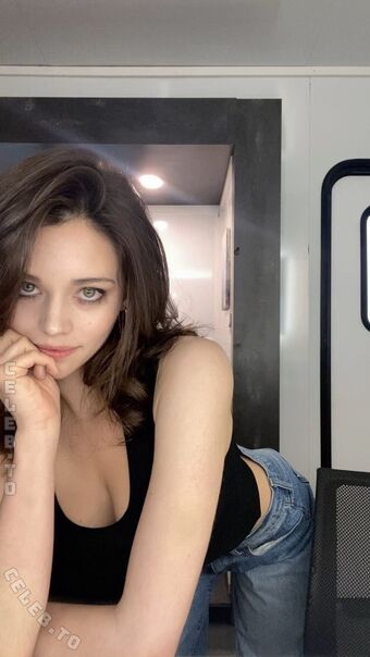 India Eisley Fotografii Nud Scurse OnlyFans 110