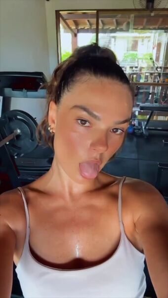 Isis Valverde