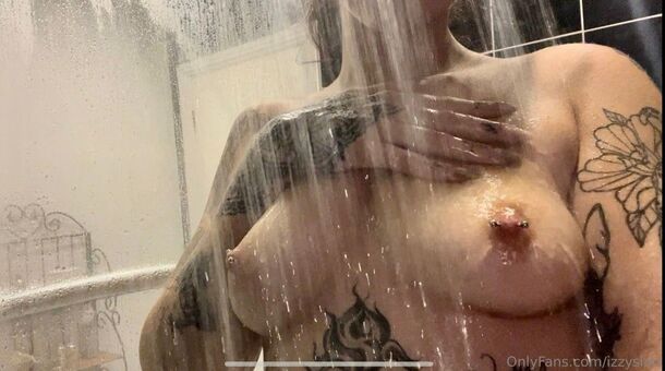 Izzy Siim Fotografii Nud Scurse OnlyFans 13
