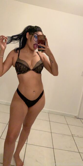 Jackiie_vanity