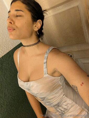 lauralanemodel