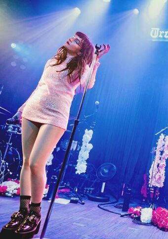 Lauren Mayberry