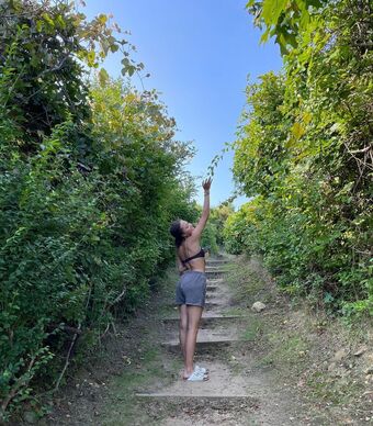 Leilani Azalea Fotografii Nud Scurse OnlyFans 33