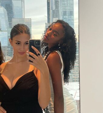 Leilani Azalea Fotografii Nud Scurse OnlyFans 38