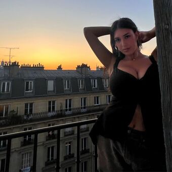 Leilani Azalea Fotografii Nud Scurse OnlyFans 39